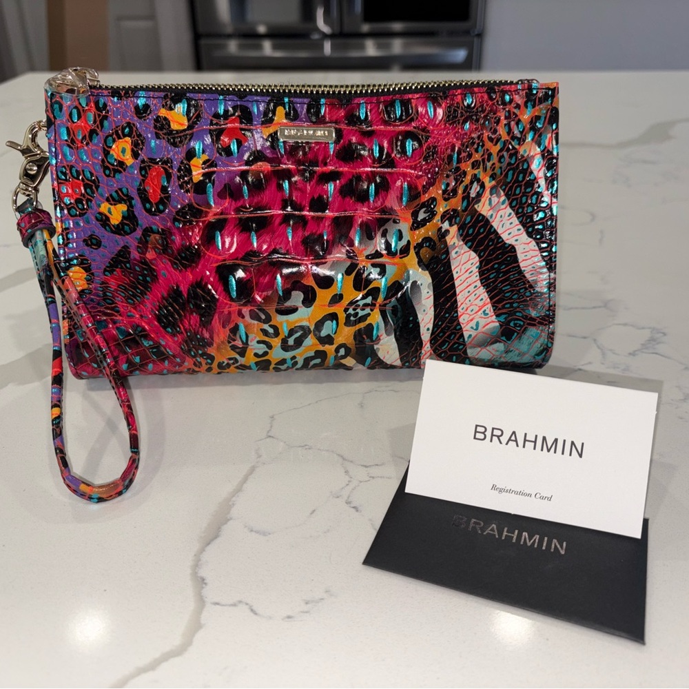Brahmin leather wristlet - NWOT <3